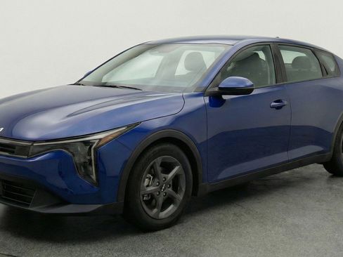 Used 2025 Kia K4 LXS image 3