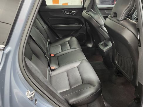 Used 2023 Volvo XC60 B5 Plus image 18