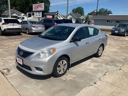 Used 2014 Nissan Versa SV FWD image 6