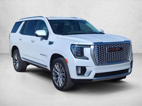 Used 2021 GMC Yukon Denali w/ LPO, Illumination Package image 3