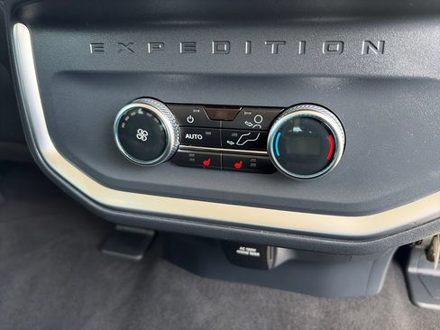 Used 2025 Ford Expedition Max Platinum AWD/4WD image 41