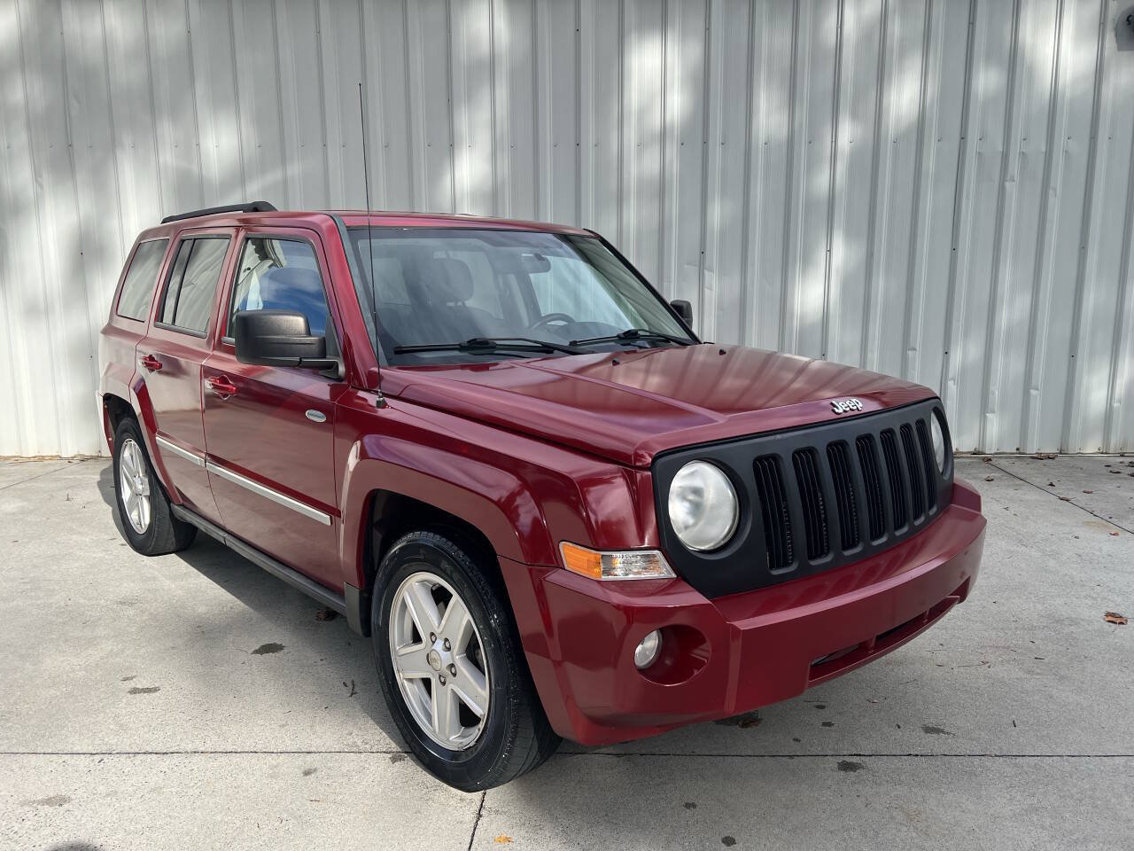Used 2010 Jeep Patriot Latitude FWD image 1