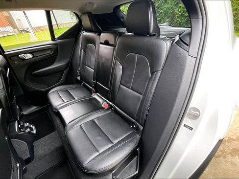 Certified 2024 Volvo XC40 B5 Plus AWD/4WD image 37