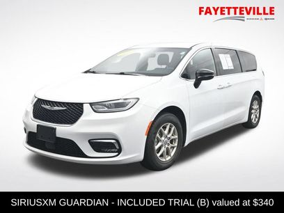 Used 2025 Chrysler Pacifica Select