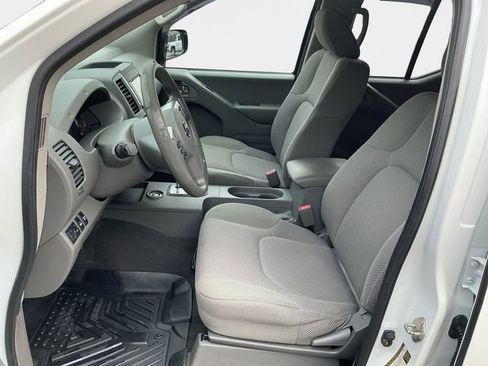 Used 2020 Nissan Frontier SV image 10