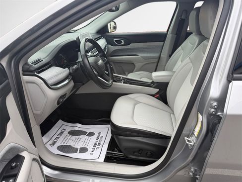 Used 2022 Jeep Compass Latitude w/ Convenience Group image 11