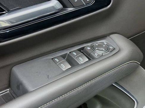 Used 2025 Chevrolet Tahoe Premier AWD/4WD image 19