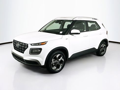 Used 2025 Hyundai Venue SEL FWD image 3