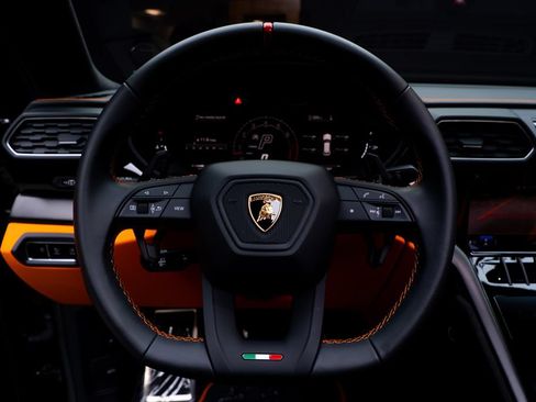 Used 2024 Lamborghini Urus S AWD/4WD image 41