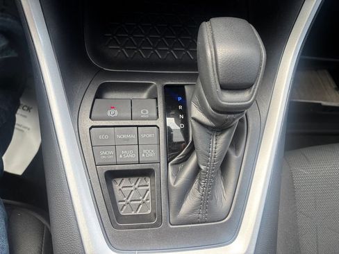 Used 2025 Toyota RAV4 XLE AWD/4WD image 24