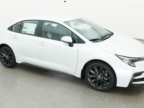 Used 2026 Toyota Corolla SE FWD image 15