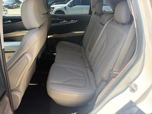 Used 2023 Lincoln Nautilus FWD w/ Premium Package image 14