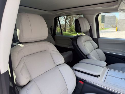 New 2026 Lincoln Navigator Reserve AWD/4WD image 27