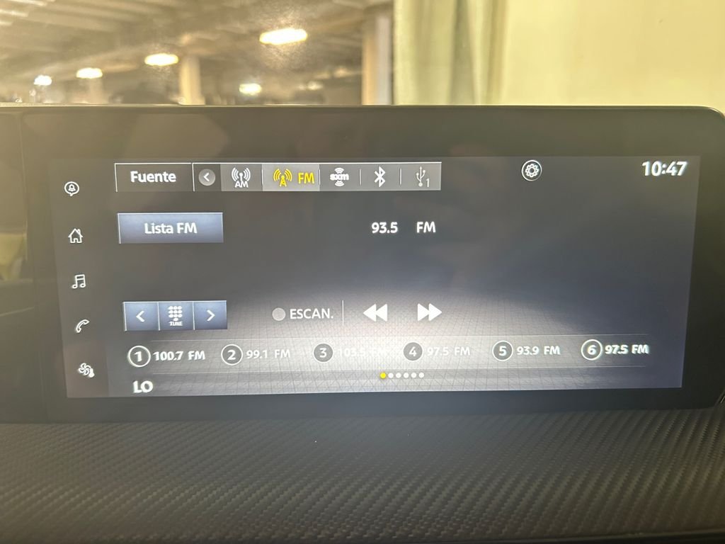 Used 2025 Nissan Kicks SR FWD image 11