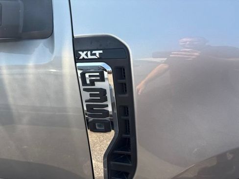 Used 2023 Ford F350 XLT AWD/4WD image 11