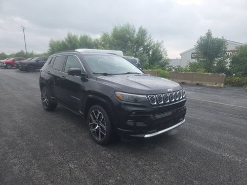 Used 2025 Jeep Compass Limited w/ Elite Group AWD/4WD image 2