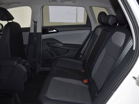 New 2024 Volkswagen Taos SE image 26