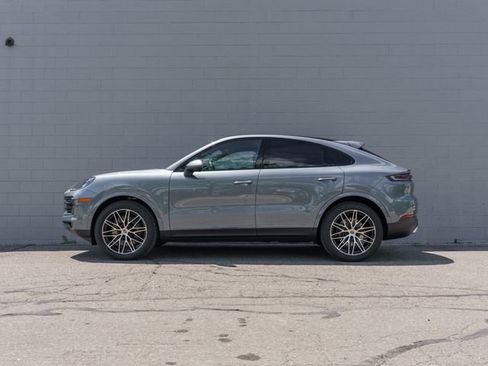 New 2026 Porsche Cayenne Coupe AWD/4WD image 2