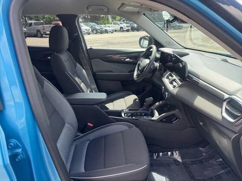 Used 2025 Chevrolet TrailBlazer LS w/ LS Convenience Package FWD image 17