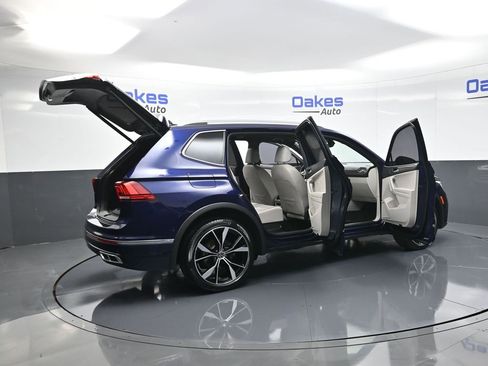 Used 2022 Volkswagen Tiguan SEL R-Line image 58
