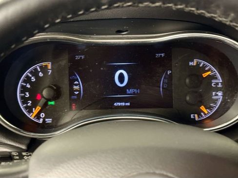 Used 2020 Jeep Grand Cherokee Altitude image 23