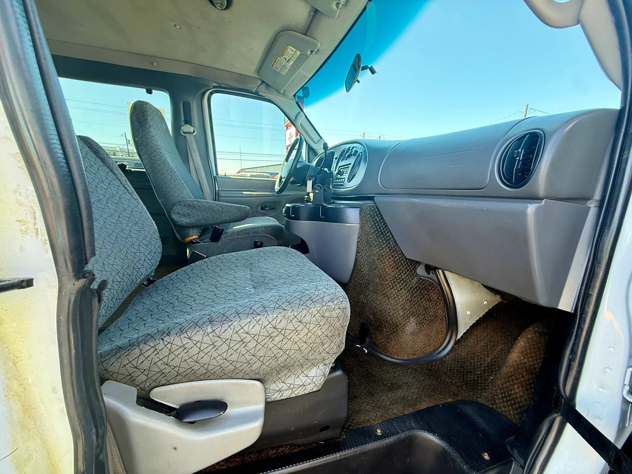 Used 2008 Ford E-350 and Econoline 350 Extended Super Duty RWD image 20