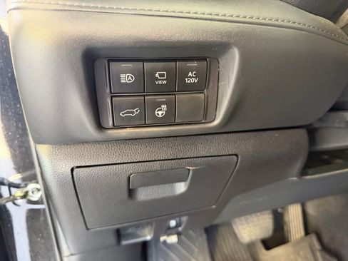 Used 2023 Toyota Highlander Platinum image 13