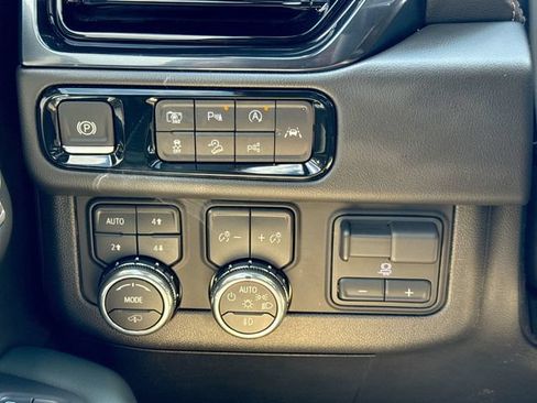 Used 2026 GMC Yukon XL AT4 w/ AT4 Premium Plus Package AWD/4WD image 18
