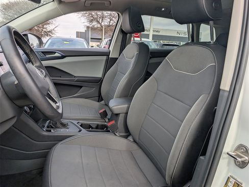 Used 2023 Volkswagen Taos SE image 27