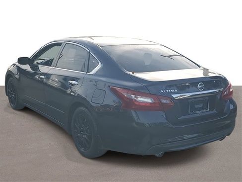 Used 2018 Nissan Altima 2.5 S w/ S Convenience Package image 3