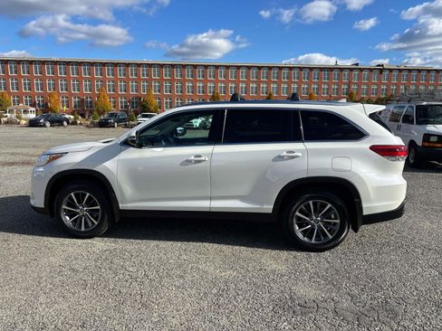 Used 2019 Toyota Highlander XLE image 8