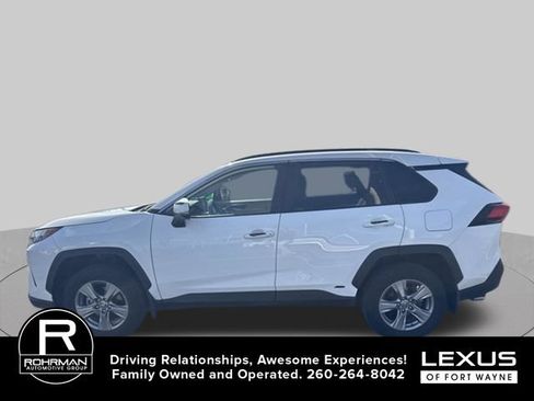 Used 2022 Toyota RAV4 XLE w/ Convenience Package AWD/4WD image 11