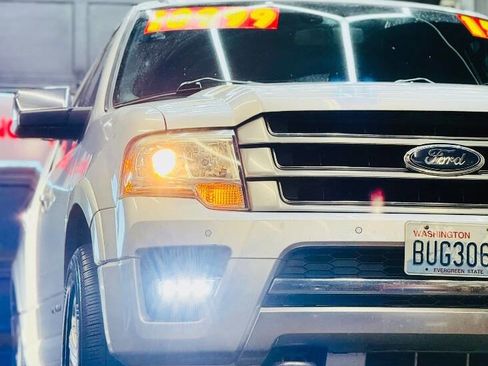 Used 2015 Ford Expedition EL Platinum image 3