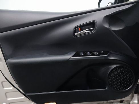 Used 2018 Toyota Prius Prime Premium image 12