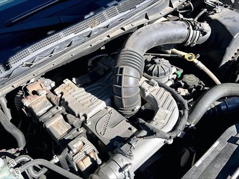 Used 2017 Nissan Titan SV image 32