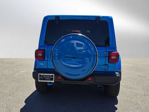 Used 2022 Jeep Wrangler Unlimited Sahara AWD/4WD image 4