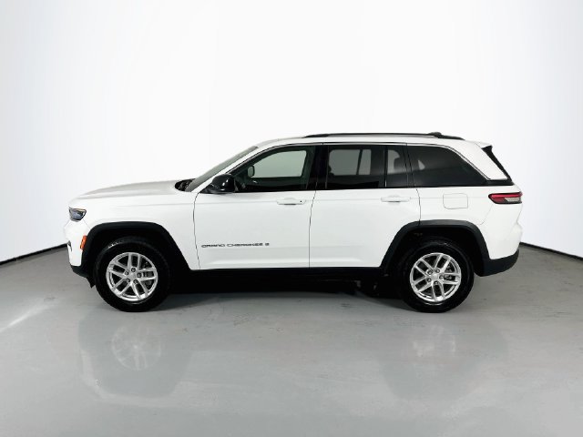 Used 2023 Jeep Grand Cherokee Laredo X AWD/4WD image 6