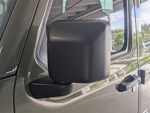 New 2025 Jeep Gladiator Mojave image 12