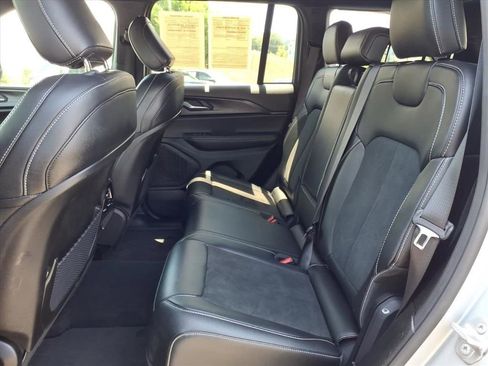 Used 2025 Jeep Grand Cherokee Altitude AWD/4WD image 23