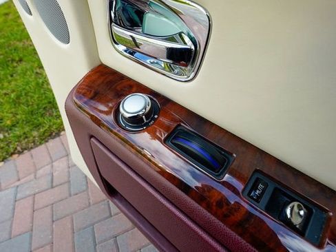 Used 2013 Rolls-Royce Phantom Sedan image 93