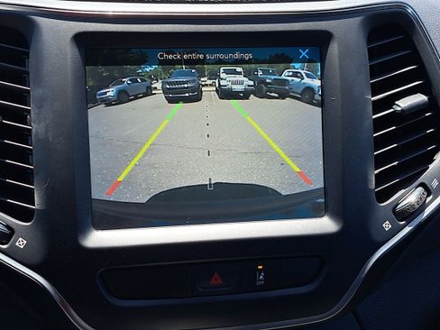 Used 2022 Jeep Cherokee Latitude Lux w/ Sun & Sound Group FWD image 21