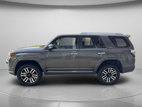 Used 2018 Toyota 4Runner Limited AWD/4WD image 4