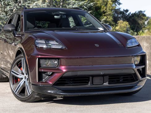 Certified 2024 Porsche Macan Turbo Electric AWD/4WD image 9