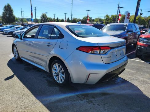 Used 2025 Toyota Corolla LE w/ LE Premium Package FWD image 6