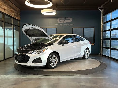 Used 2019 Chevrolet Cruze LS w/ LS Convenience Package FWD image 24