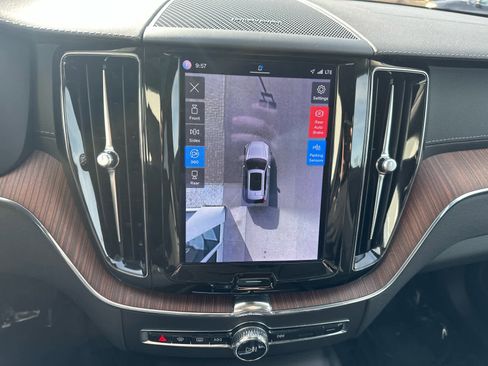 Used 2023 Volvo XC60 B5 Ultimate w/ Climate Package image 22