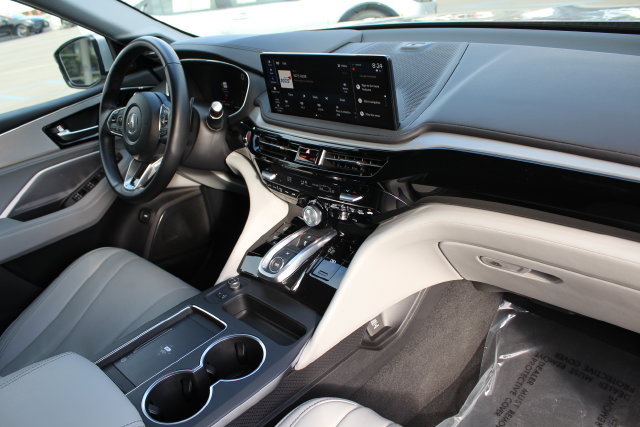 Used 2025 Acura MDX w/ Technology Package FWD image 24