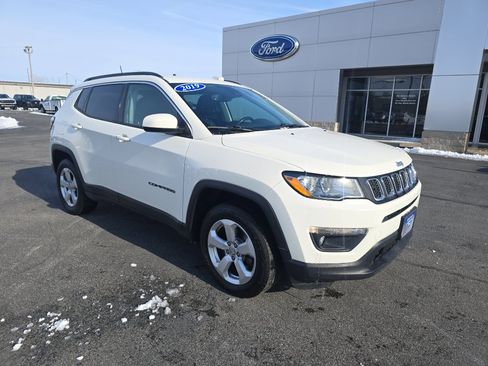 Used 2019 Jeep Compass Latitude w/ Safety & Security Group image 4