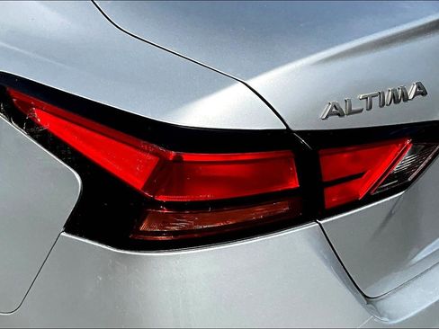 Used 2024 Nissan Altima 2.5 SR FWD image 23