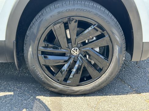 Used 2023 Volkswagen Atlas SE AWD/4WD image 6